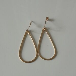 Elegant Gold Teardrop Earrings